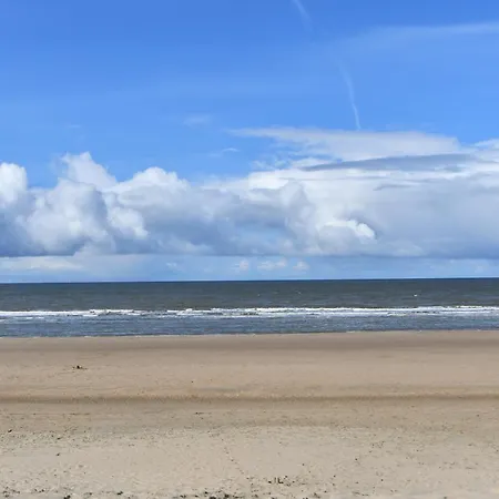 Met Frontaal Zeezicht In Appartement Bloemendaal