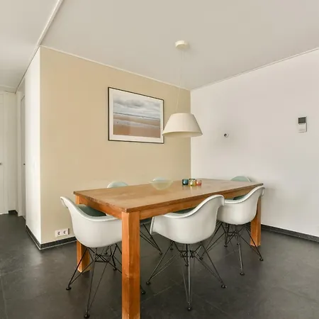 Met Frontaal Zeezicht In Appartement *