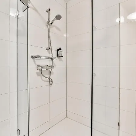 Met Frontaal Zeezicht In Lägenhet