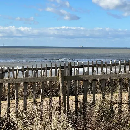 Met Frontaal Zeezicht In Lägenhet