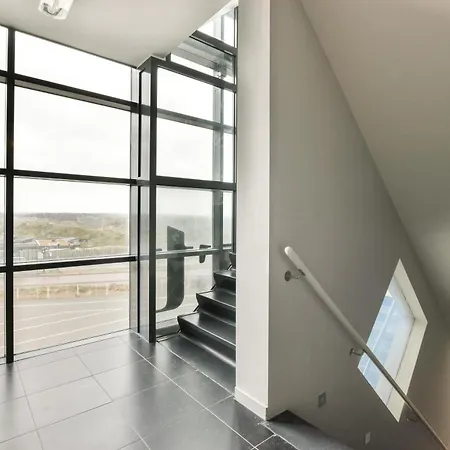 Met Frontaal Zeezicht In Lägenhet